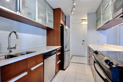 5720 CAVENDISH #607