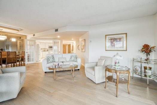 999 White, Saint Laurent