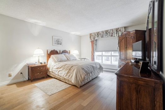 999 White, Saint Laurent