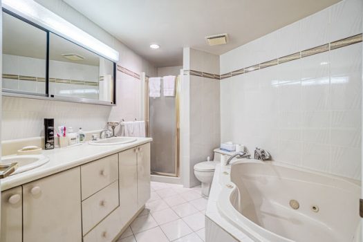 999 White, Saint Laurent