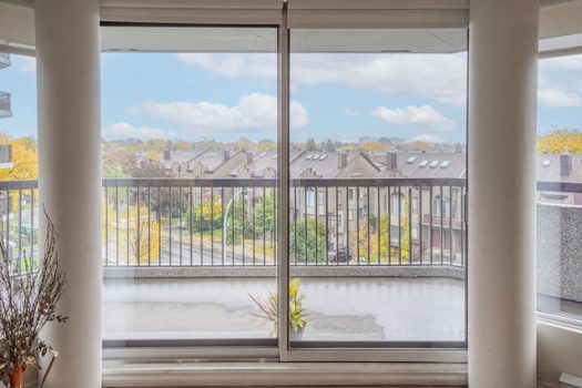 999 White, Saint Laurent